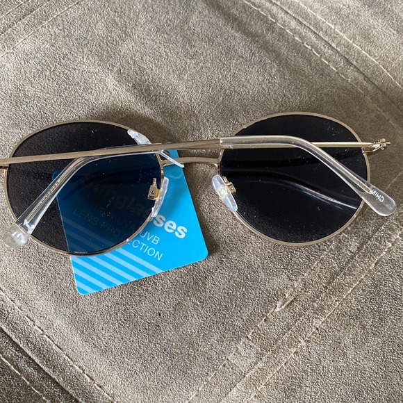 Circular Frame Sunglasses - Picture 3 of 5